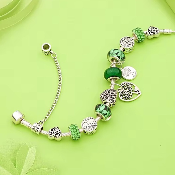 Green Beaded Charm Bracelet with Tree of Life Heart Pendants Boho Silver Emerald - Picture 4 of 13